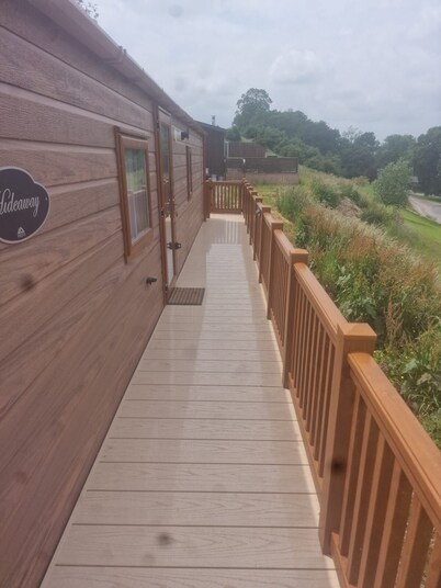 Hot Tub and Fishing Country Lodge at Upton Lakes and Lodges