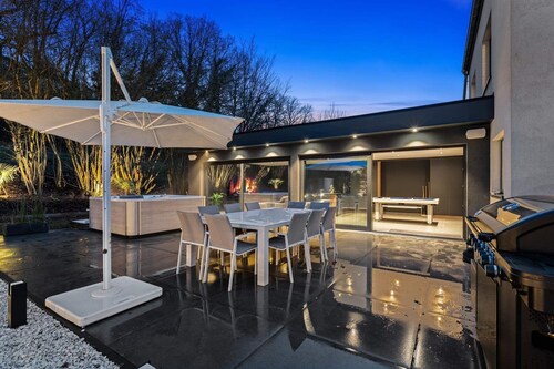 Luxury 3-bedroom villa with jacuzzi and pool