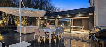 Luxury 3-bedroom villa with jacuzzi and pool