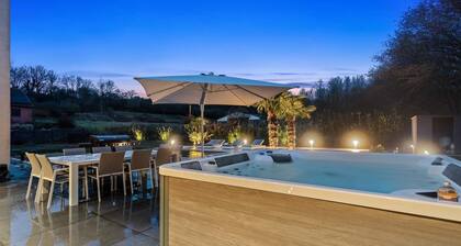 Luxury 3-bedroom villa with jacuzzi and pool