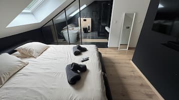 3 slaapkamers, een strijkplank/strijkijzer, wifi, beddengoed