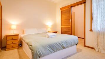 3 bedrooms, iron/ironing board, travel crib, free WiFi