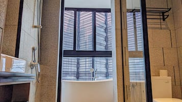Studio Suite, City View | Bathroom | Free toiletries, soap, shampoo, toilet paper