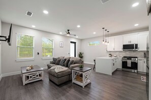 Living area - #2 The beautiful Lemon House by Joyful (Brooksville)