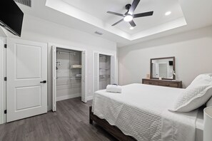 2 bedrooms, iron/ironing board, WiFi, bed sheets - #2 The beautiful Lemon House by Joyful (Brooksville)