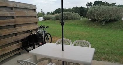 duplex dans résidence avec piscine à 10 mns en vélo de la mer