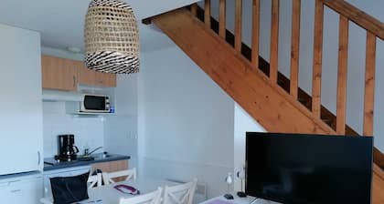 Duplex in residence with swimming pool 10 mns by bike from the sea