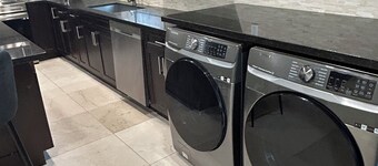 White Rock Fire Place Massage. 
10 min Walk To The Beach.