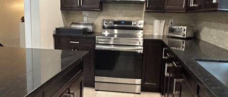 Micro-ondes, four, plaque de cuisson, lave-vaisselle