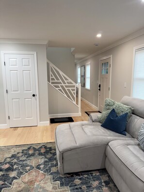 Interior - Spacious, Family-Friendly Edgartown Home – 3BR, Sleeps 14, Renovated in 2025 (Edgartown)