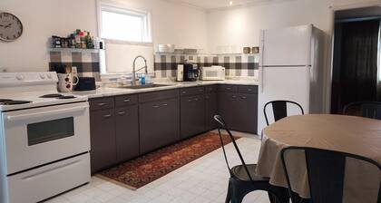 Comfortable 1 Bedroom Apartment in Heart of Central City