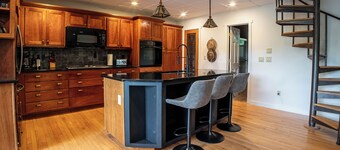 Centerline Creek• Private River Access• Private Hiking Trails• 11 Acres