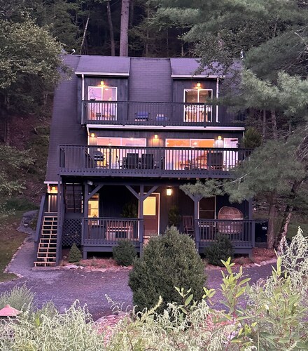 Centerline Creek• Private River Access• Private Hiking Trails• 11 Acres