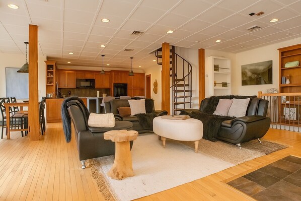 TV connectée, cheminée, jeux vidéo, livres