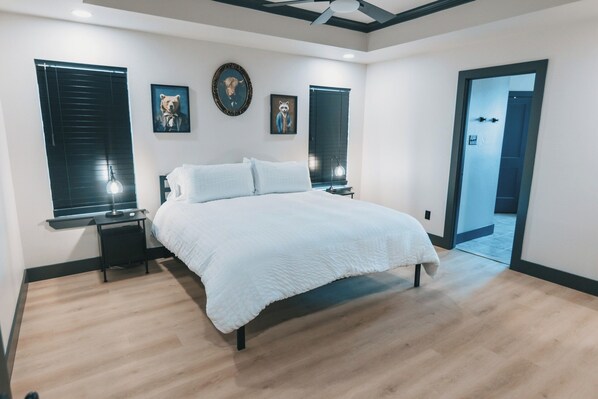 3 habitaciones, tabla de planchar con plancha, wifi y ropa de cama 