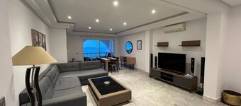 Waterfront apartment 1km from port kantoui
