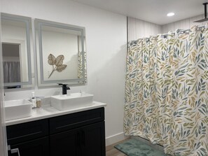 Towels - Bahama Mama at Lake Granbury (Granbury)