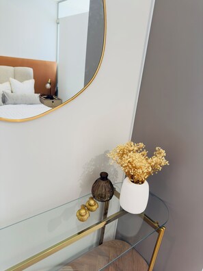 1 bedroom, iron/ironing board, WiFi, bed sheets - Cozy 1-bedroom apartment in charming Rosebank Johannesburg with AC, WiFi (Johannesburg)