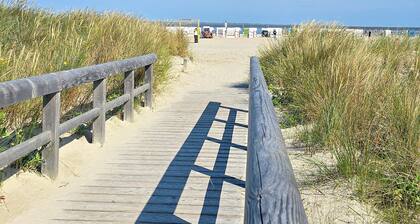 Family vacation home directly at the spa gardens in Norddeich - fenced garden