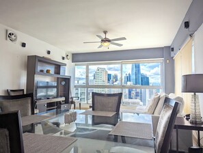 Classic Apartment, City View | Living area