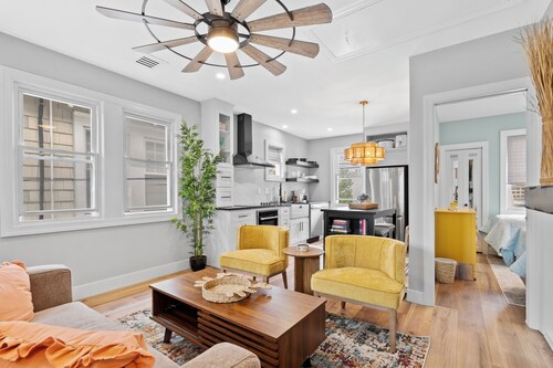 New! Luxury Coastal Cottage 2BR Retreat. Walk to beach and Boardwalk