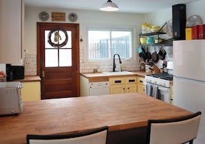 Micro-ondes, four, plaque de cuisson, lave-vaisselle