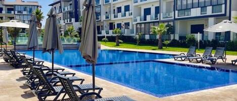 Outdoor pool, a heated pool