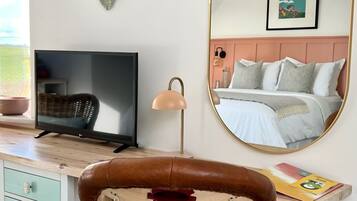 Superior tweepersoonskamer, uitzicht op tuin | Een minibar, een kluis op de kamer, individueel gedecoreerd