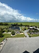 Quarto casal superior, vista para o jardim | Vista para o jardim