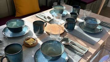 Free daily cooked-to-order breakfast