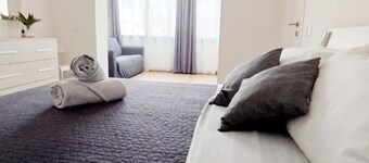 2 minutes from the sea and all services. 9 minutes by car from the airport