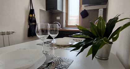 2 minutes from the sea and all services. 9 minutes by car from the airport