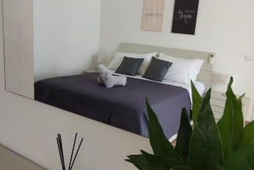 2 minutes from the sea and all services. 9 minutes by car from the airport