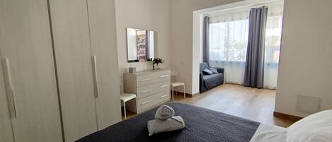 1 dormitorio, tabla de planchar con plancha, cuna de viaje y wifi gratis