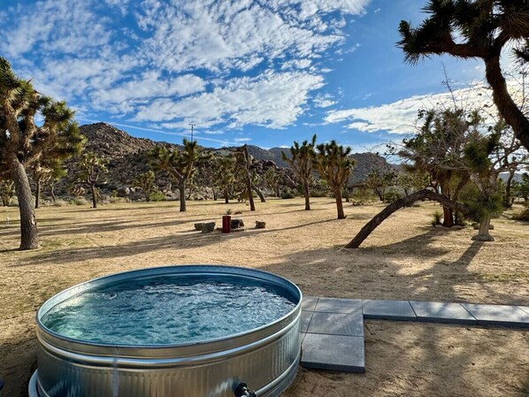 Outdoor spa tub