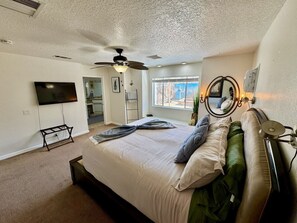 1 bedroom, desk, WiFi