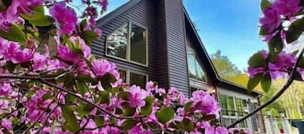 The Catskill Getaway • Near Bethel Woods & Hiking & HOT TUB