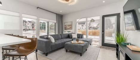 Smart TV, fireplace