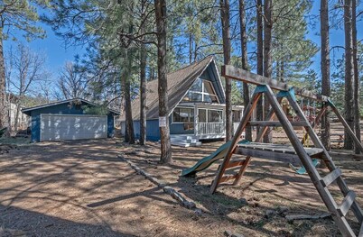 2 King Beds, Family-Friendly- Fenced, Pets OK, Loft, Fire Pit, Coffee Bar & WIFI