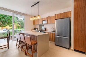 Fridge, microwave, oven, stovetop - Akumal LuumHa Hot tub Rooftop Pools Beach Access (Akumal)