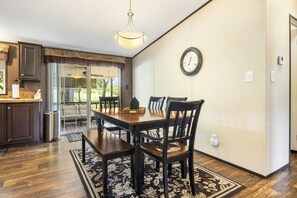 Dining - Josietta's Hill Country Hideaway (Bandera)