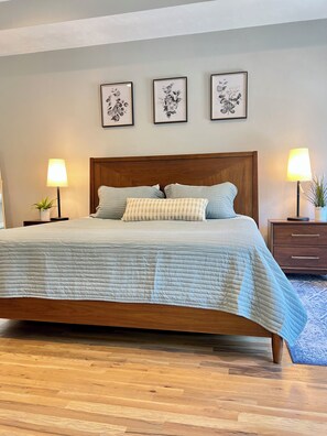 3 habitaciones, tabla de planchar con plancha, wifi y ropa de cama