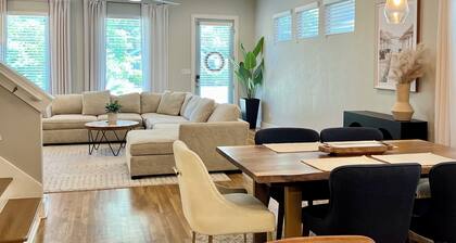 Modern 3BR Townhome w/Garage - Walk to Midtown/Downtown Tallahassee & FSU