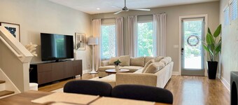 Modern 3BR Townhome w/Garage - Walk to Midtown/Downtown Tallahassee & FSU