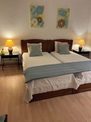 WiFi, bed sheets