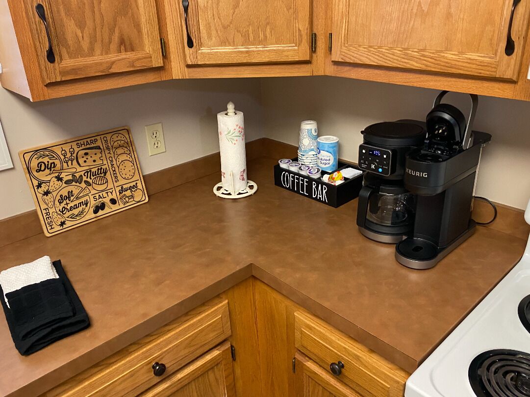 冷蔵庫、電子レンジ、オーブン、コンロ