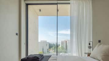 2 bedrooms, iron/ironing board, WiFi (free), bed sheets