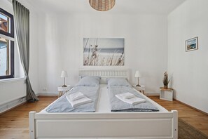 2 bedrooms, iron/ironing board, WiFi, bed sheets