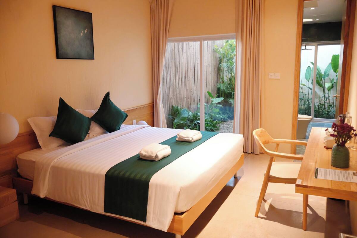 Deluxe Double Room, Garden View | Blackout drapes, soundproofing, iron/ironing board, free WiFi