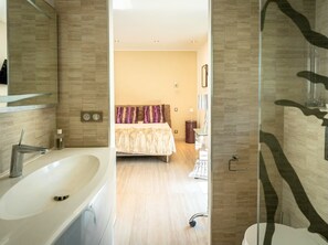 Dusche, Handtücher, Toilettenpapier